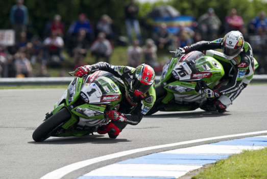 Tom Sykes y Loris Baz en Donington Park