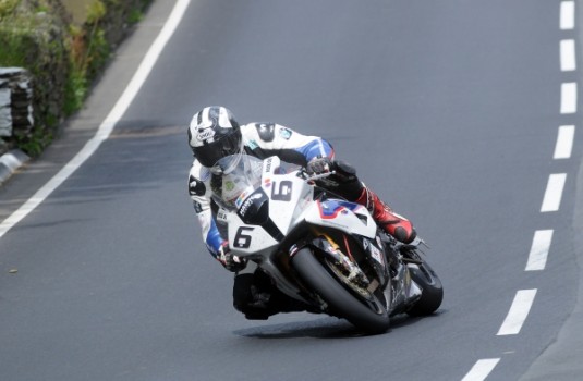 Michael Dunlop se lleva el Joey Dunlop Trophy en el TT 2014