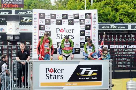 Michael Dunlop sigue haciendo historia, ganó el Senior TT en la Isla de Man