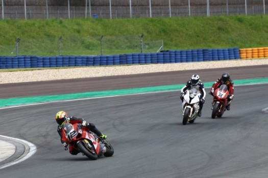 Xavi Forés consigue las dos victorias en Oschersleben y se destaca al frente del IDM