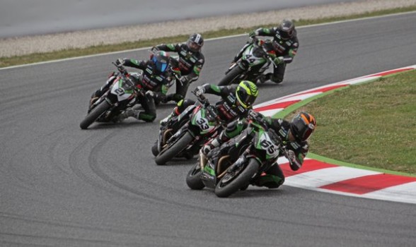 Victoria de Llorens en una frenética carrera de la Kawasaki Z Cup en Montmeló