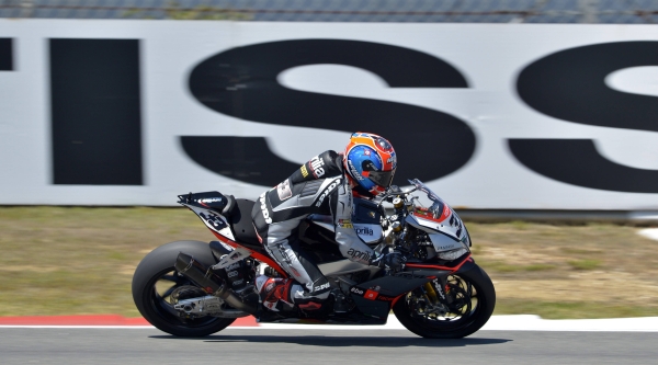 Melandri y Sofuoglu lideran la primera jornada de entrenos en Portimao