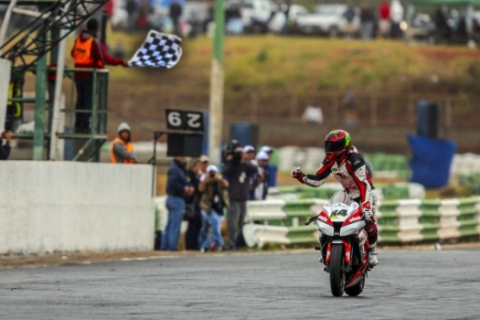 Diego Pierluigi vence en Brasilia en su regreso a Moto1000Gp