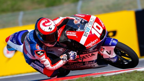 Alexis Masbou se estrena en una espectacular carrera de Moto3 en Brno