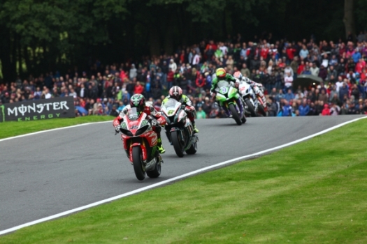 La lluvia desluce el espectáculo del BSB en Cadwell Park. Tommy Bridewell y Peter Hickman estrenan su palmarés