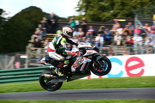 Shane Byrne y Stuart Easton renuevan como pilotos del PBM en el British Superbike