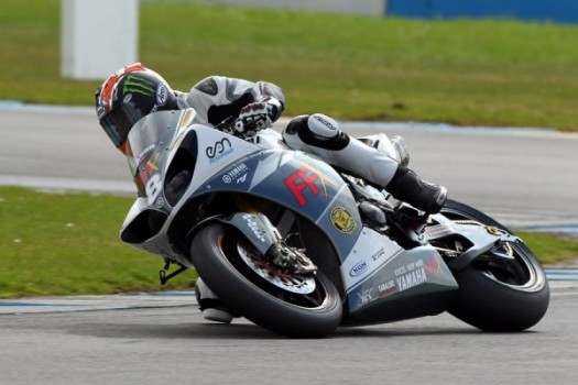 Ian Hutchinson, fuera del FFX Yamaha en el BSB