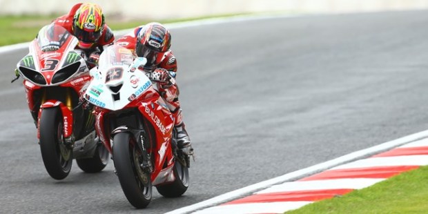 Kiyonari, de nuevo, y Brookes vencen las carreras del domingo en Oulton Park