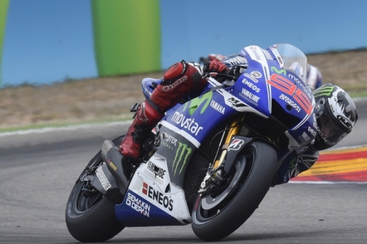 Lorenzo, premio a la astucia. Márquez y Pedrosa naufragan en Aragón