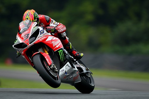 Josh Brookes renueva con Milwaukee Yamaha en el BSB. No habrá salto a Superbike