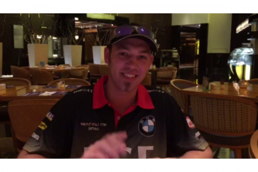 Peter Hickman saluda a los lectores de PcMoto.Net