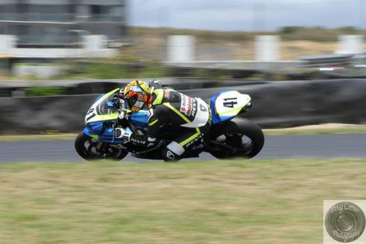 Jadden Hassan se lleva las dos mangas de las Suzuki Series en Manfeild