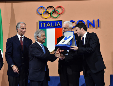 Giacomo Agostini recibe la medalla de oro del CONI en reconocimiento a su carrera