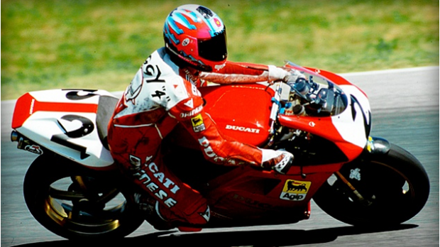 …Y Carl Fogarty volvió a ganar