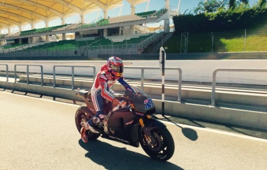 Casey Stoner realiza el primero de sus test para HRC