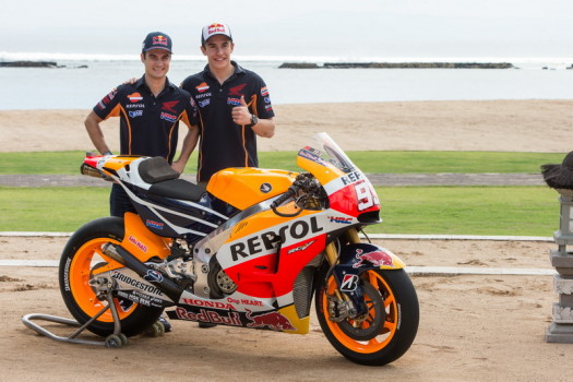 Márquez y Pedrosa presentan su nueva moto para 2015