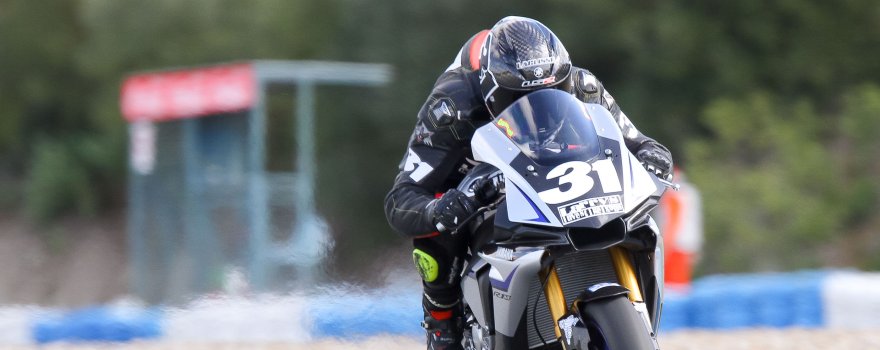 Carmelo Morales ya rueda con la Yamaha R1M