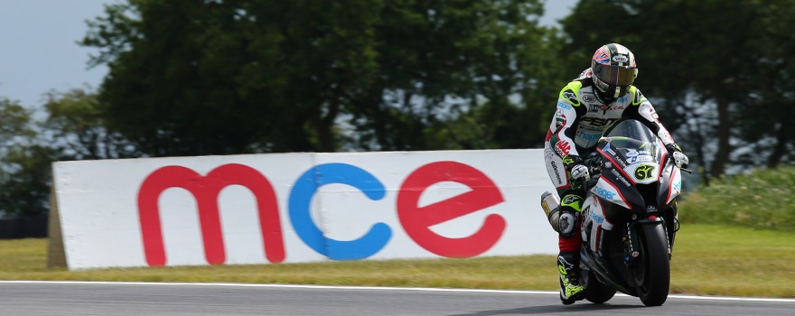 BSB Snetterton: Pole para Byrne. Dani Sáez, segundo en la primera carrera de Moto3