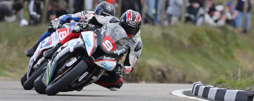 Tourist Trophy Isla de Man: Ian Hutchinson suma dos nuevas victorias en espera del Senior TT