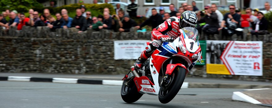 Victoria y record para John McGuinness en el Senior TT