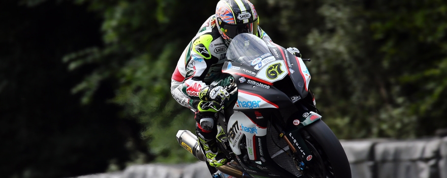 BSB Oulton Park: Byrne vence la primera carrera. Gran remontada de Brookes