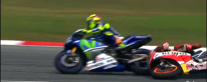 Valentino Rossi, sancionado con tres puntos. Saldrá último en Valencia