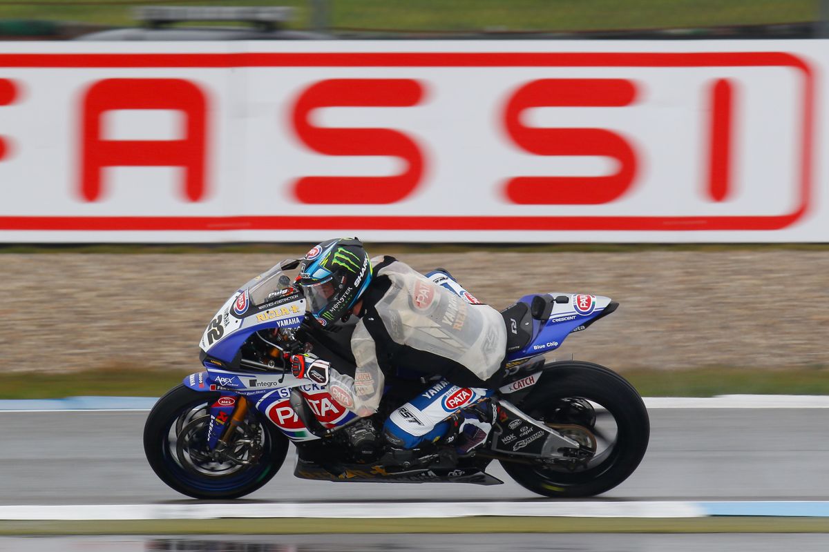 WorldSBK Assen: Lowes lidera bajo la lluvia