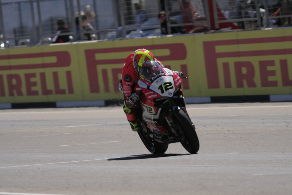 WorldSBK Motorland Aragón: Chaz Davies vence. Impresionante Forés