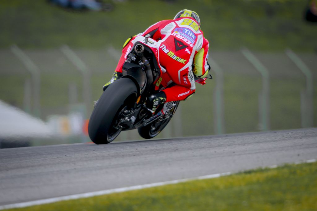 Andrea Iannone durante los entrenamientos libres del Gran Premio de Italia