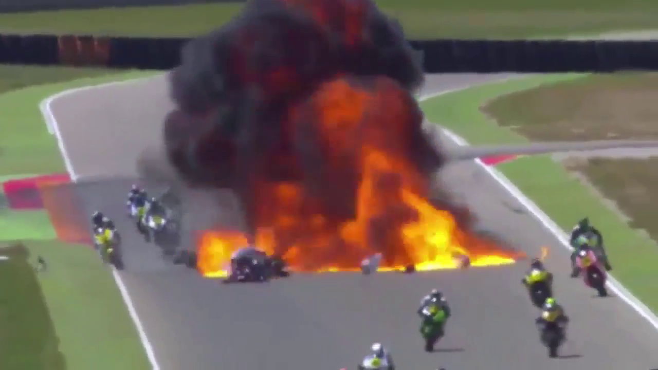 Vídeo: Caída estremecedora en Motorland Aragón