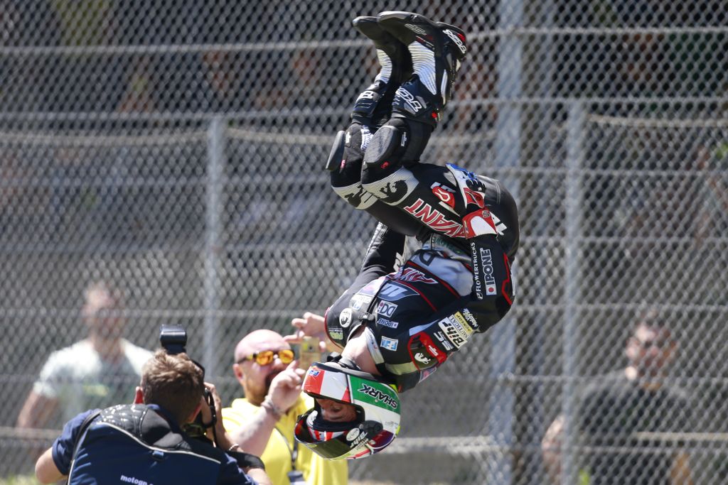 Johan Zarco celebra su victoria en el Gran Premio de Italia