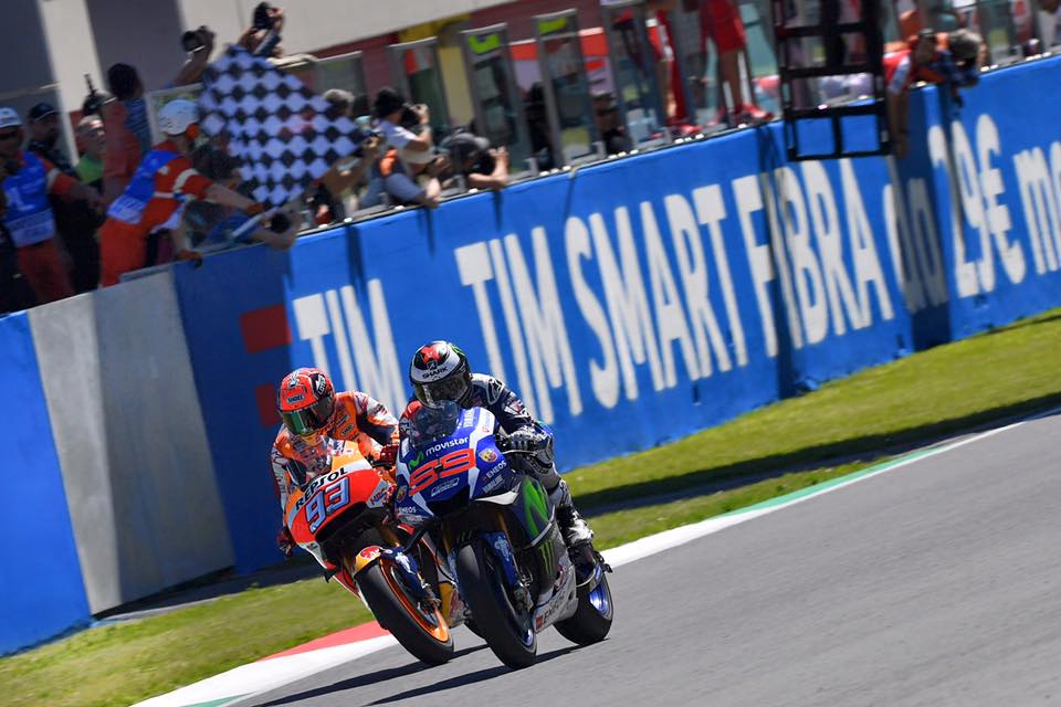 Gran Premio de Italia MotoGp: Lorenzo supera a Márquez. Decepción para Rossi