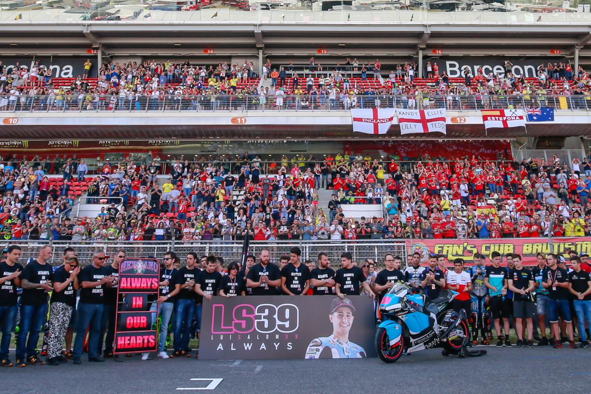 Minuto de silencio en recuerdo de Luis Salom. Su familia agradece las muestras de apoyo