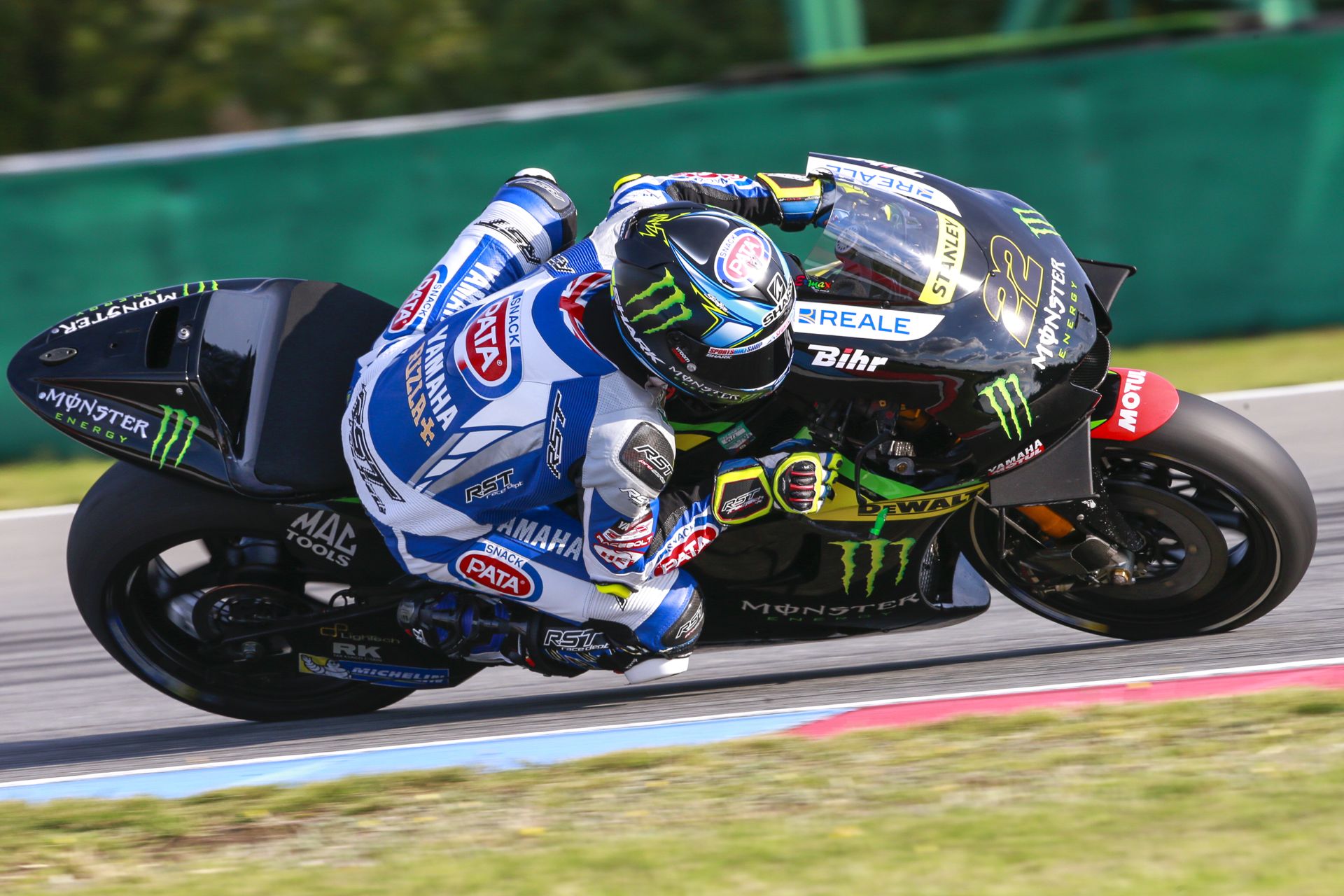 Alex Lowes probando la Yamaha del equipo Tech3