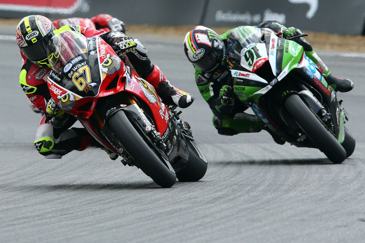 BSB Brands Hatch: Doblete de Shakey Byrne