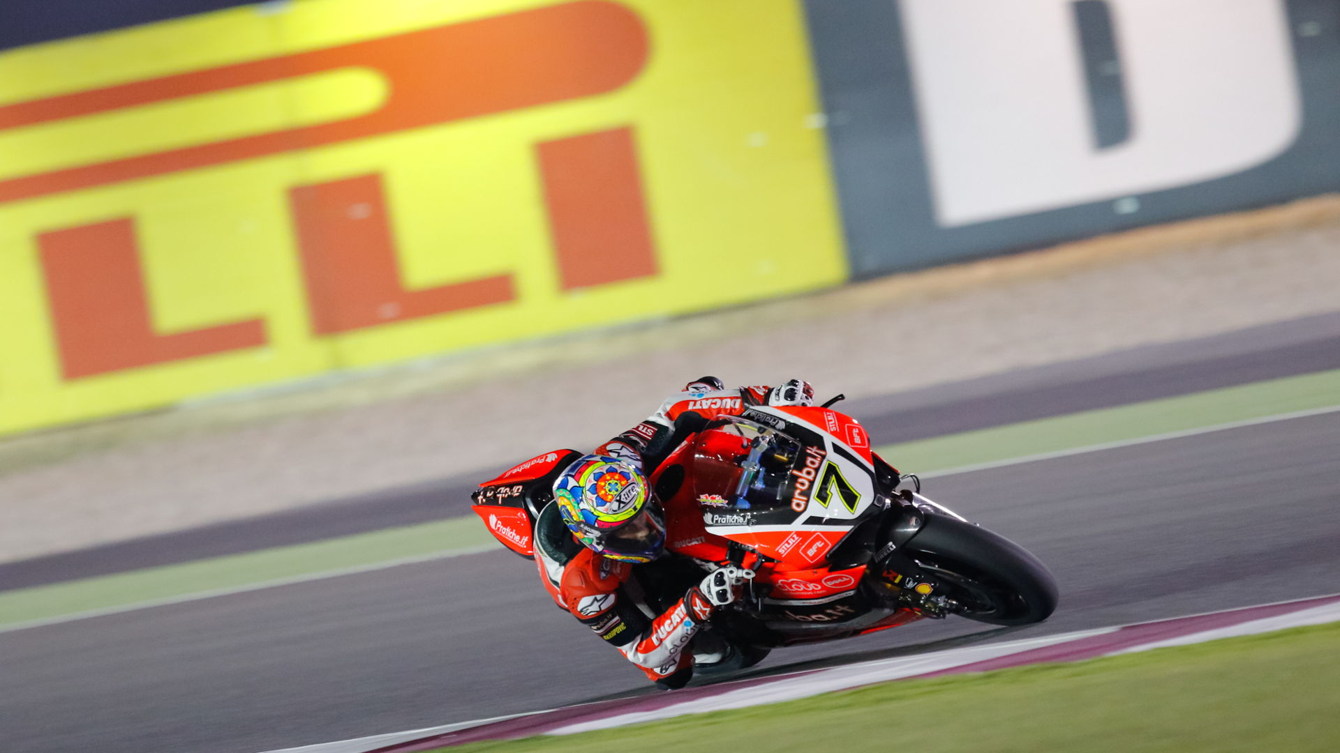 WorldSBK Qatar: Chaz Davies, el más rápido en los libres. Forés, tercero