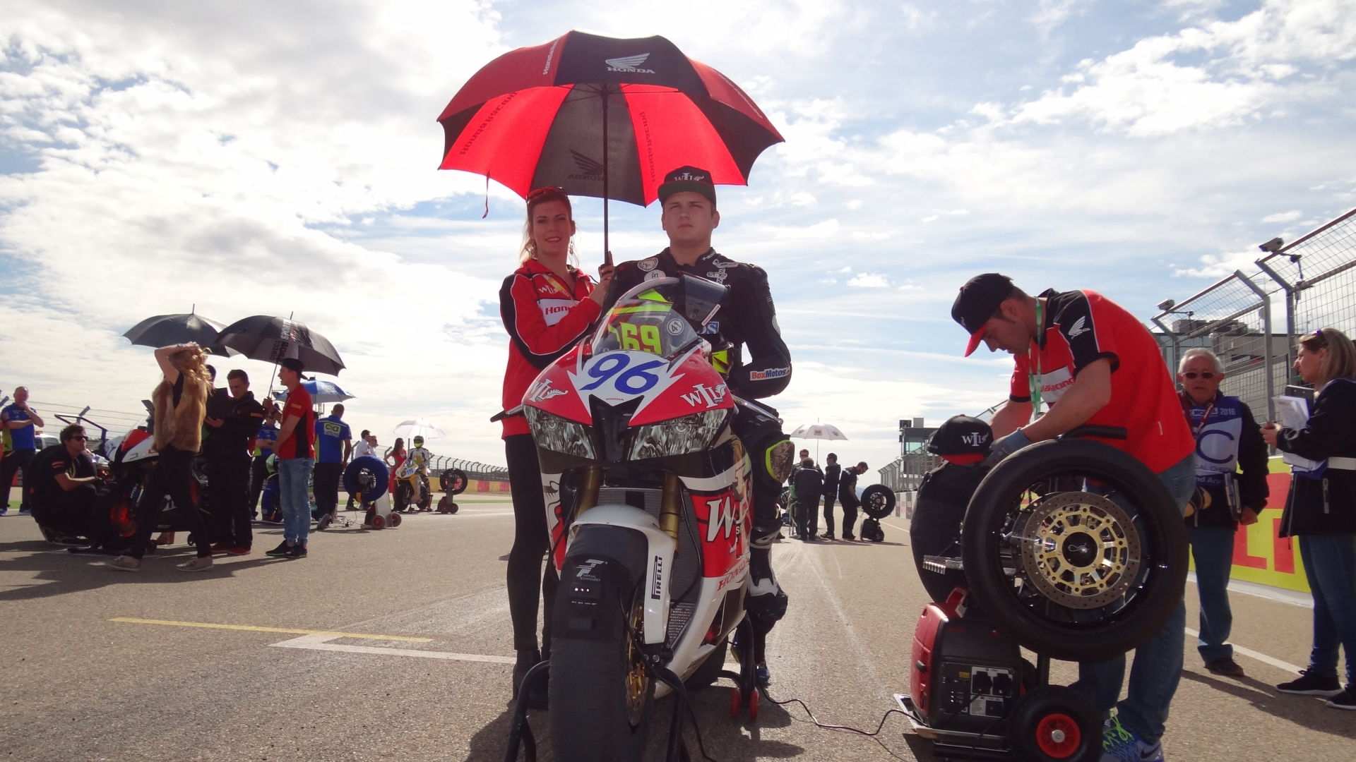 RFME CEV: Javier Orellana completa el Team Tack en Stock 600