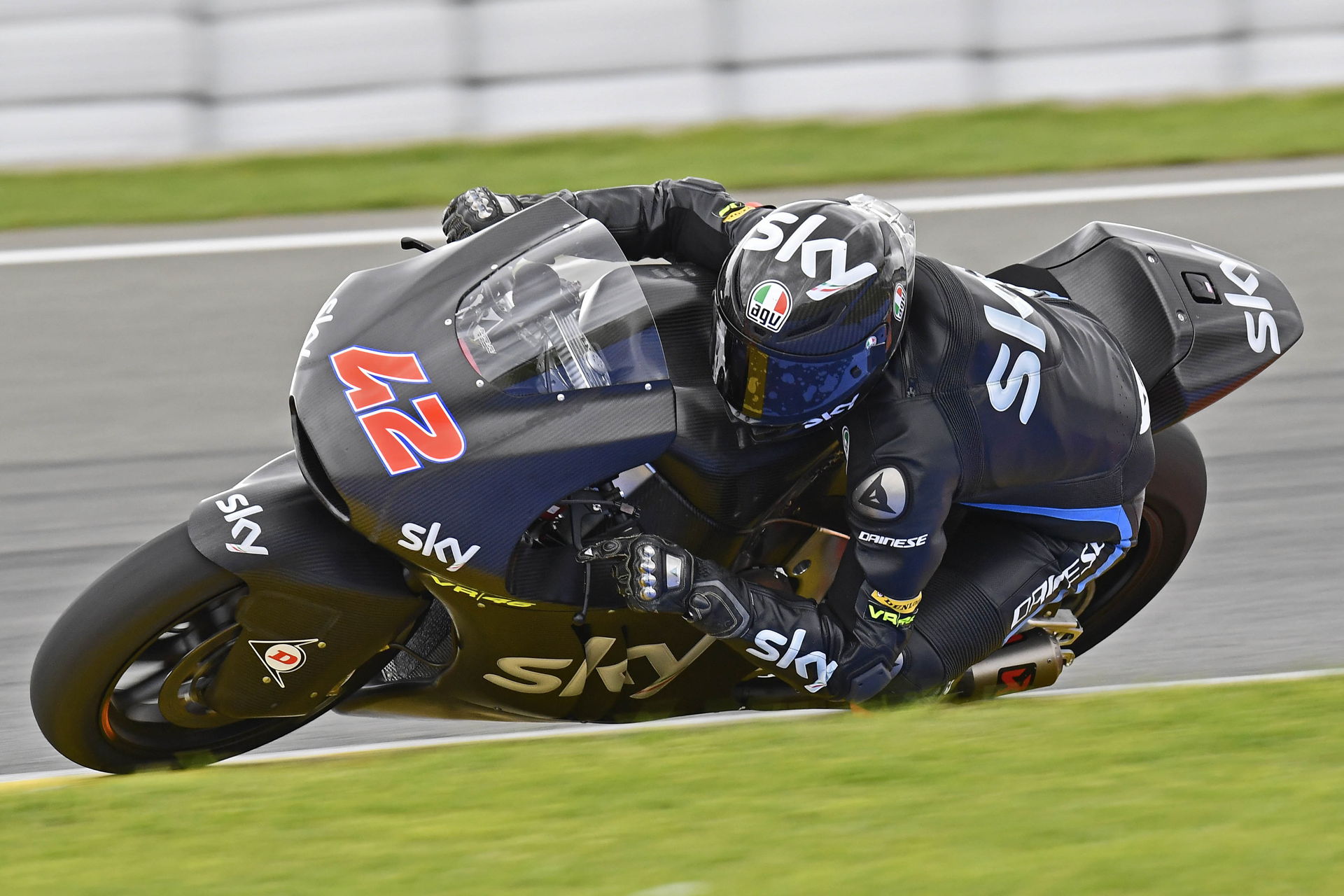 Los pilotos de Moto2 y Moto3 desarrollaron en Valencia el último test del año