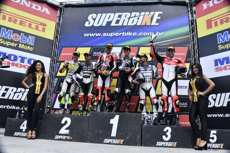 Alex Barros gana la última prueba de Superbike Brasil. Diego Faustino se lleva el título