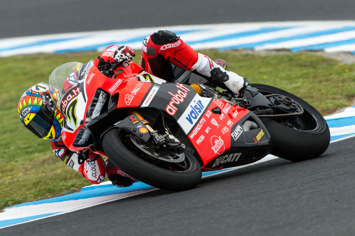 WorldSBK Phillip Island: Davies lidera, Forés 3º