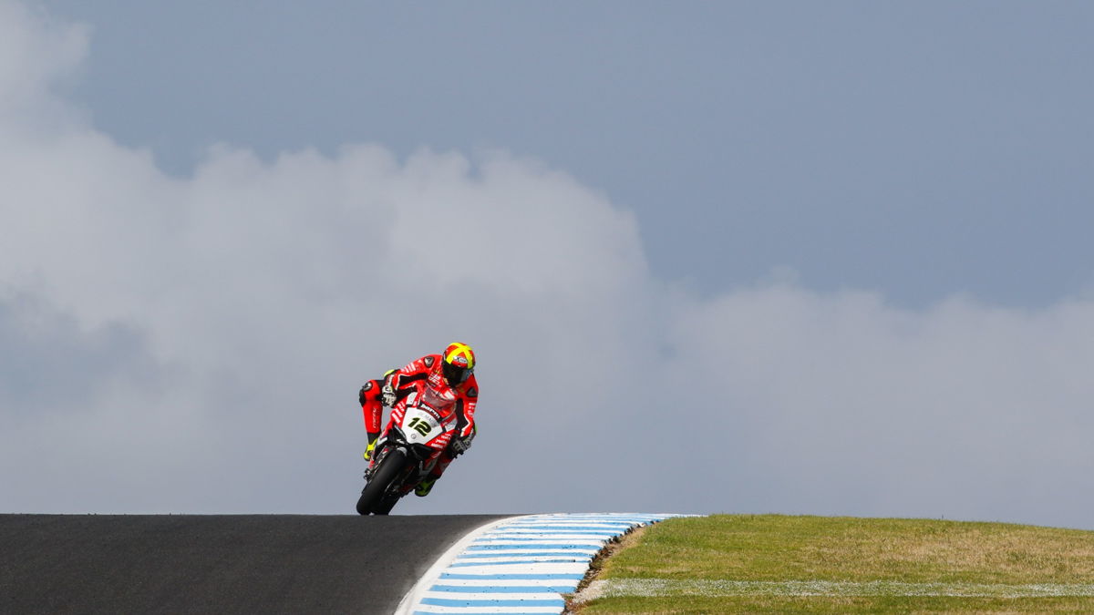 Forés y Cluzel lideran los test del WorldSBK en Phillip Island