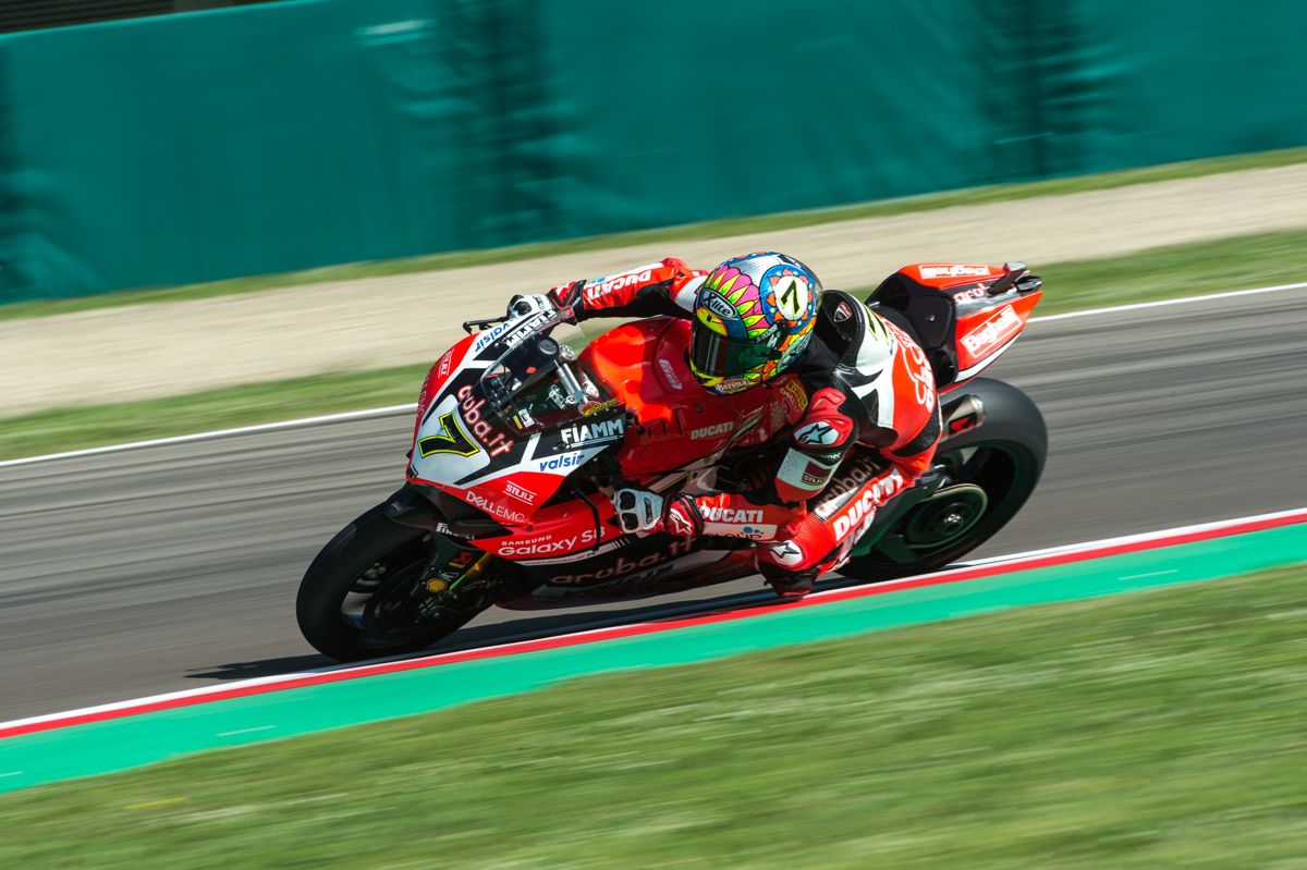 Chaz Davies vence la primera carrera en Imola