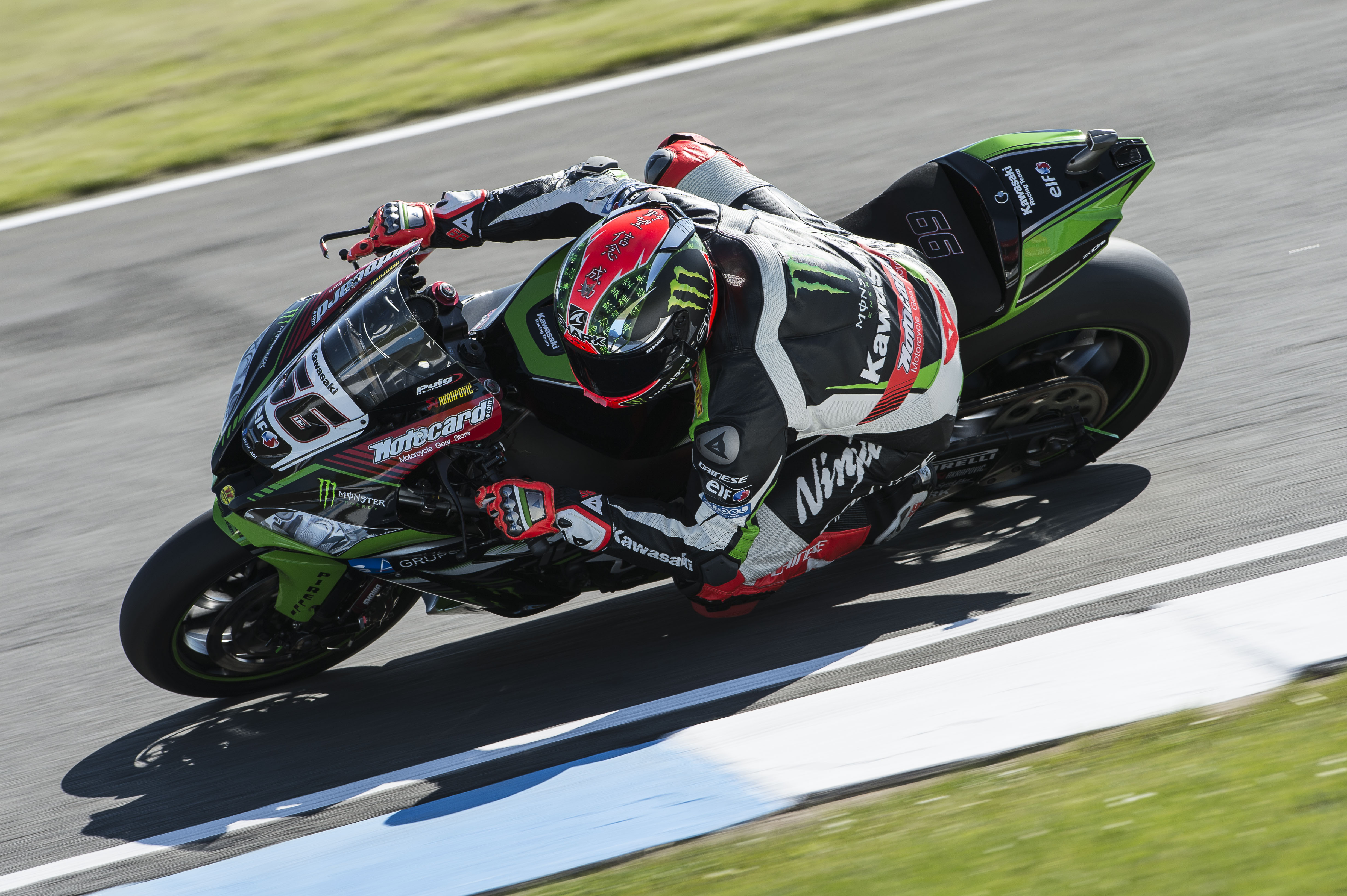 Tom Sykes, vencedor en Donington Park