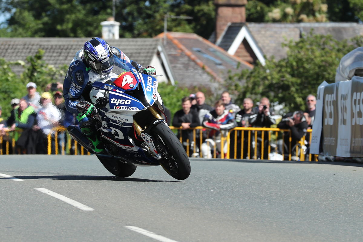 Tourist Trophy: Ian Hutchinson gana en Superstock y Michael Rutter en Lightweight