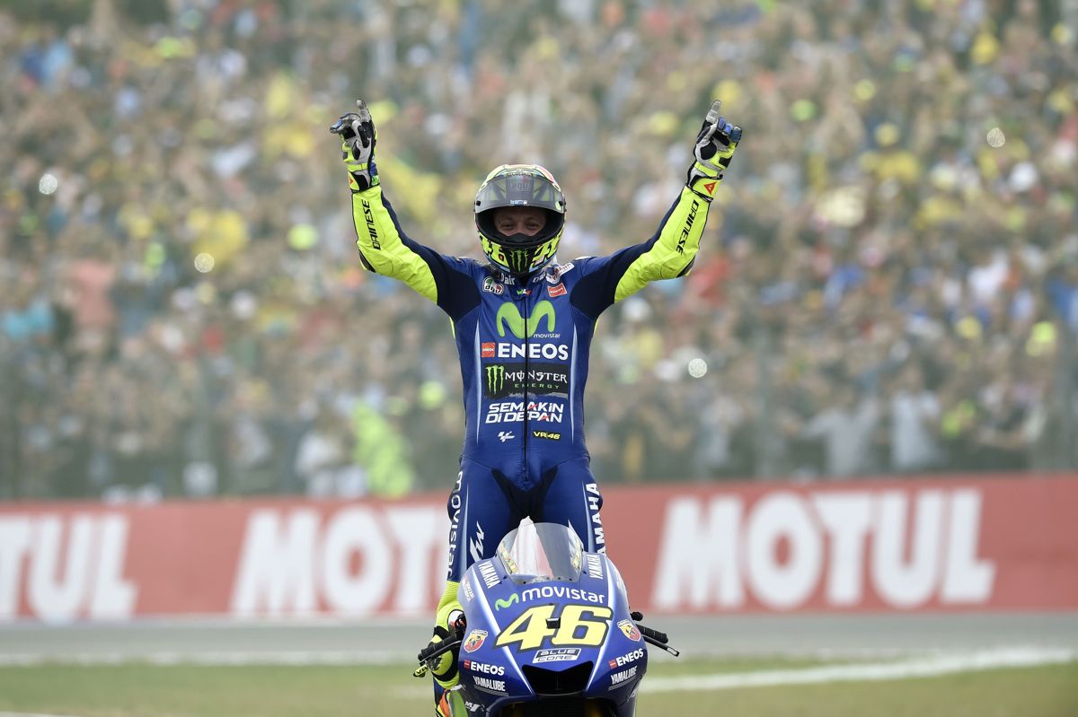 Valentino Rossi vence en el río revuelto de Assen