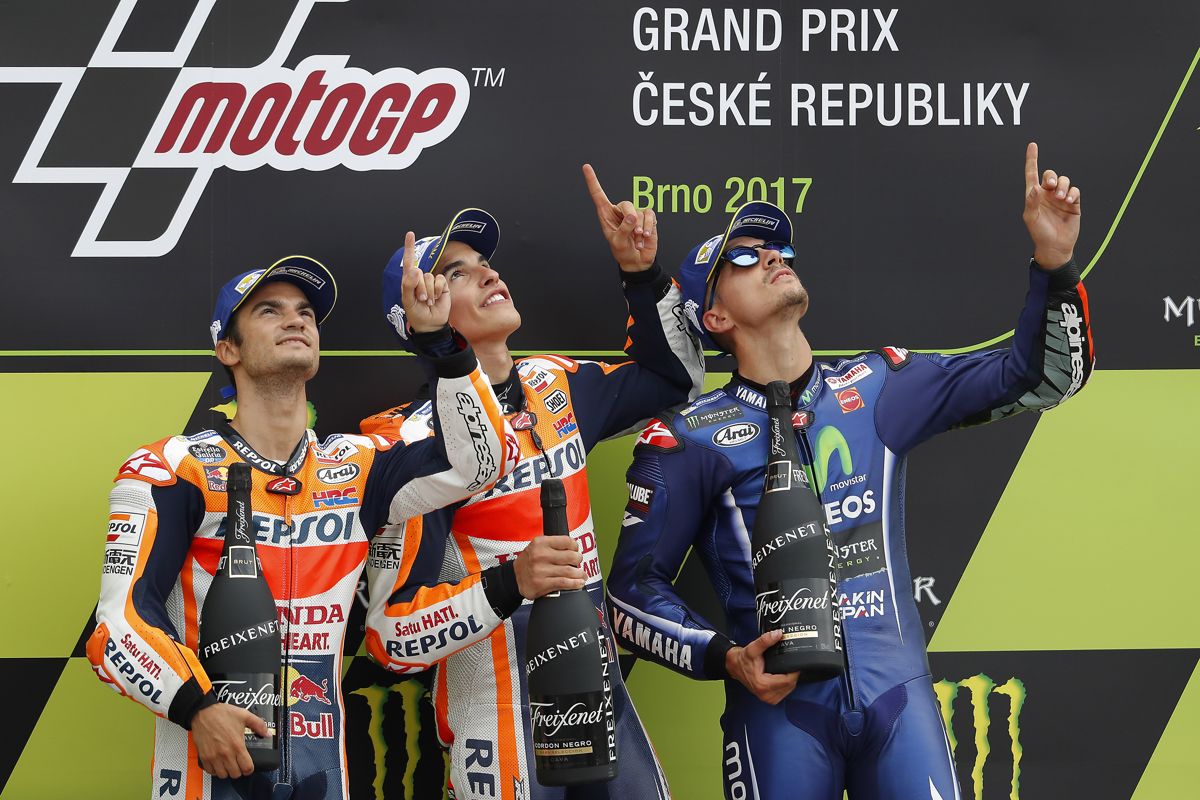 Marc Márquez vence en Brno. Pedrosa y Viñales en el pódium