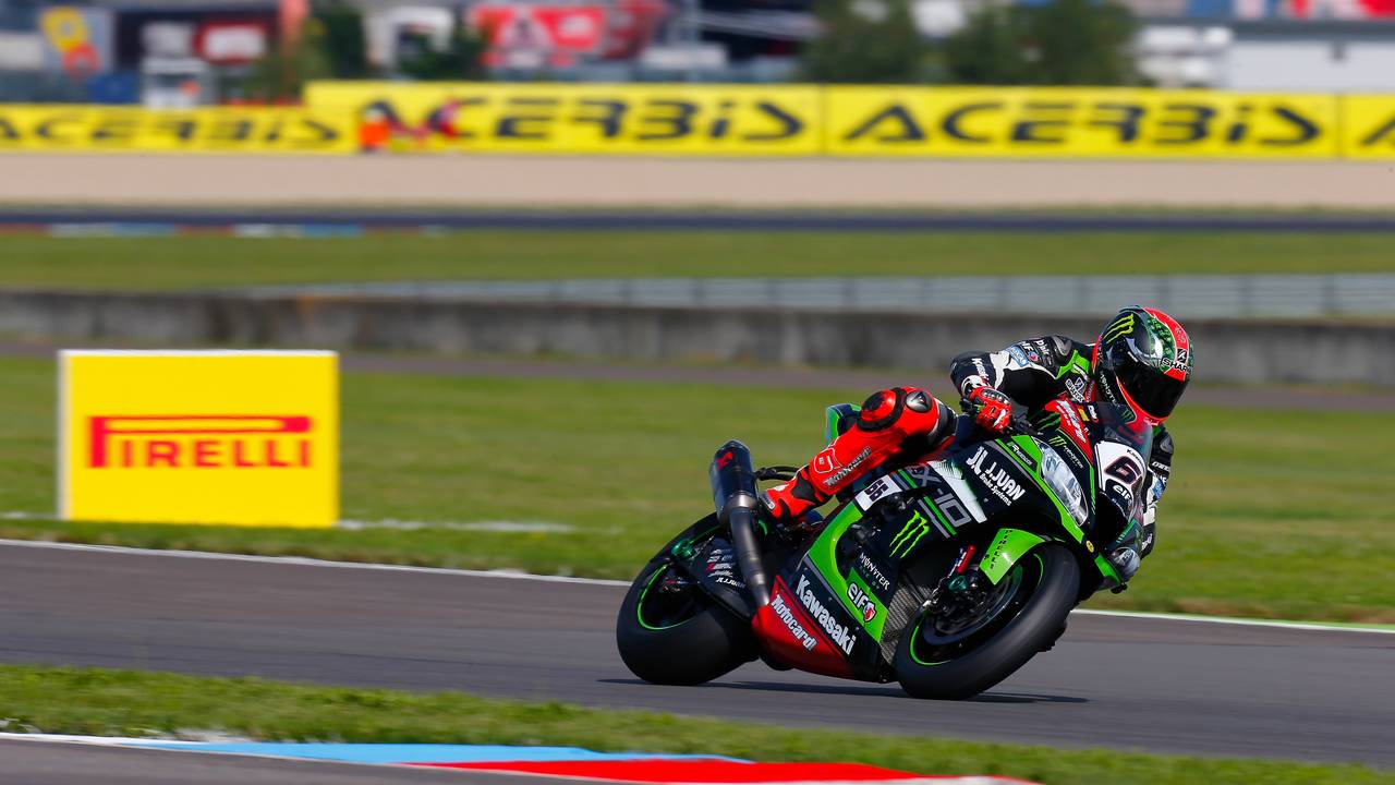 Tom Sykes lidera los libres en Lausitzring