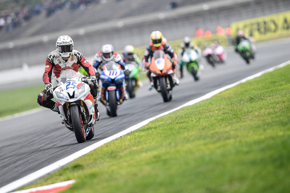 Alex Baldolini puntúa en su primera carrera con Yamaha