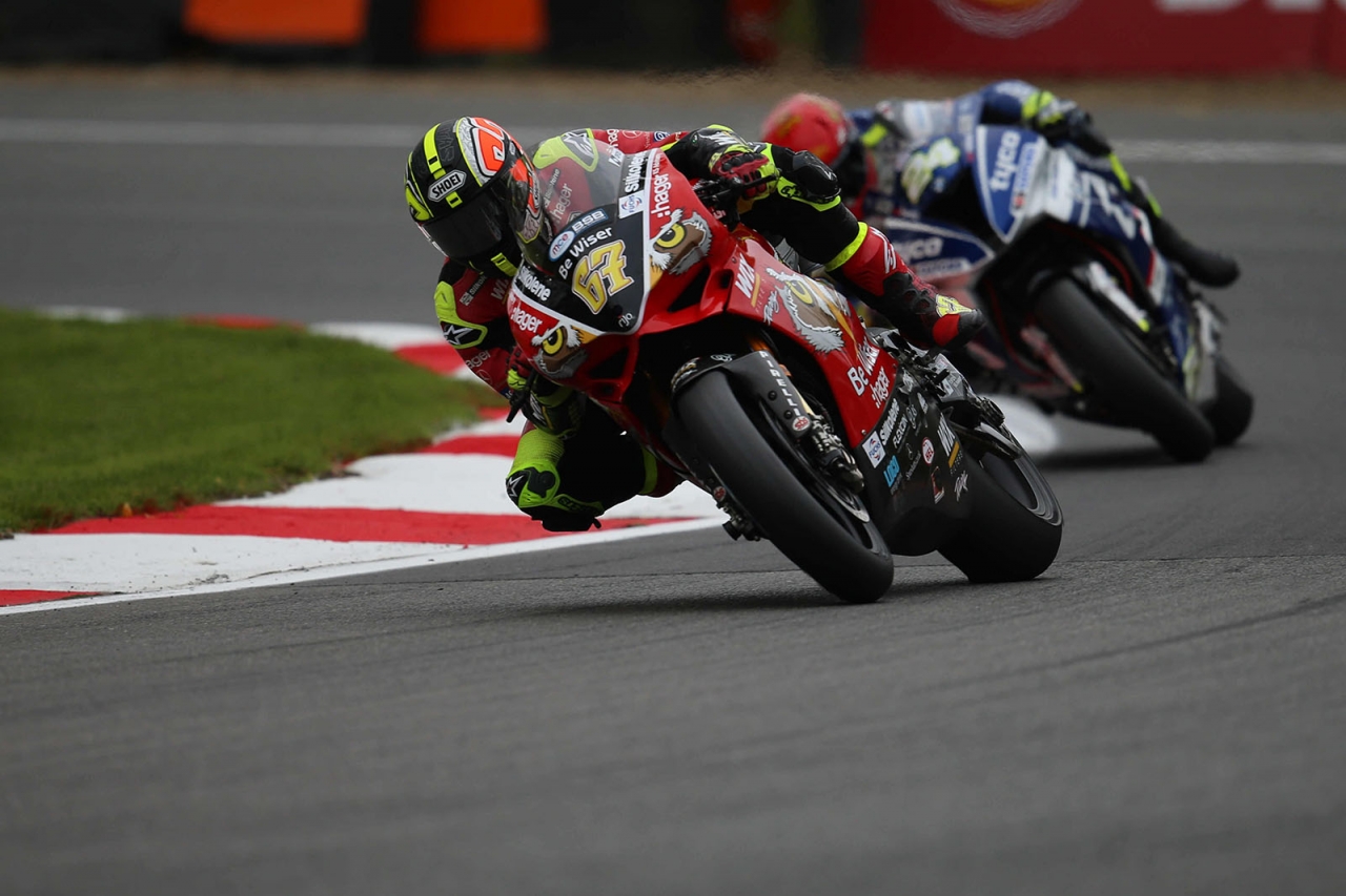 BSB Brands Hatch: Byrne gana también la segunda manga. Sólo dos puntos de diferencia