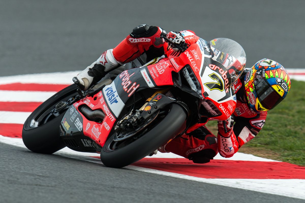 WorldSBK Magny Cours: Chaz Davies se lleva la victoria. Forés, cuarto